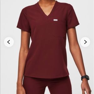 Wear Figs Catarina™ One-Pocket Scrub Top in Burgundy size S